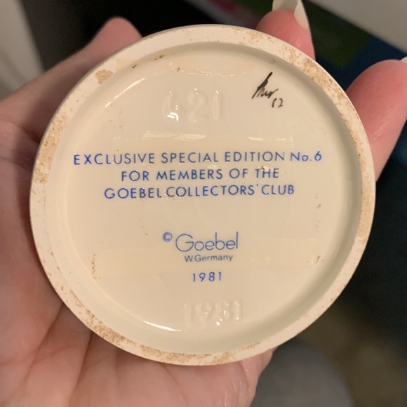 MJ Hummel “It’s Cold” special edition - Picture 2 of 2